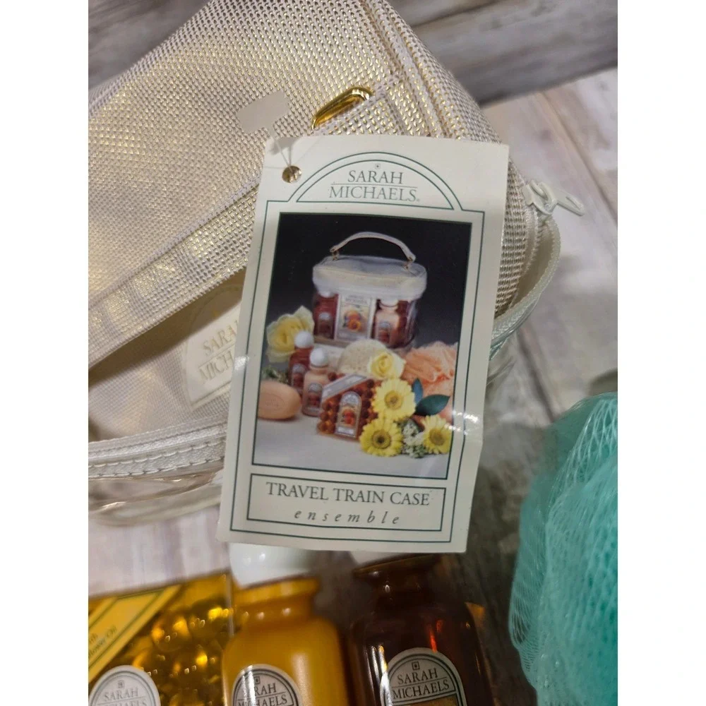 Sarah Michaels Travel Case Gardenia Seashore Bath Body Gift Set Gold‎ Bag READ